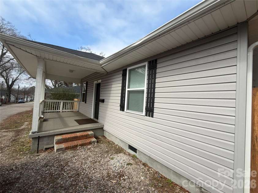 561 2nd Street, Chester, SC 29706.  MLS# CAR4353888, YatesRealty ID 9643. 