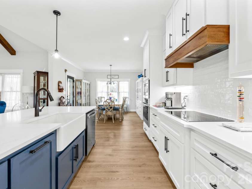 2983 Tavistock Lane, Lincolnton, NC 28092.  MLS# CAR4353084, YatesRealty ID 9644. Big Kitchen!