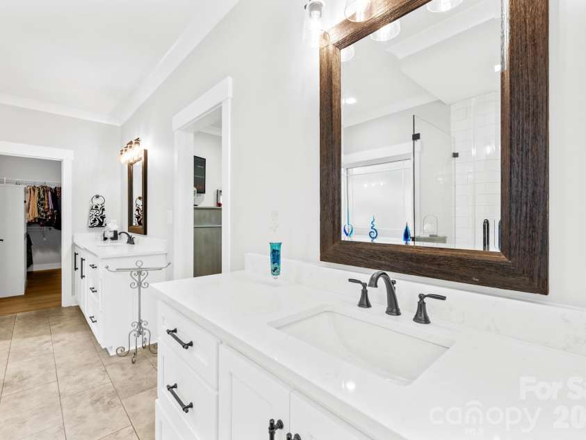 2983 Tavistock Lane, Lincolnton, NC 28092.  MLS# CAR4353084, YatesRealty ID 9644. Large Primary Bath!