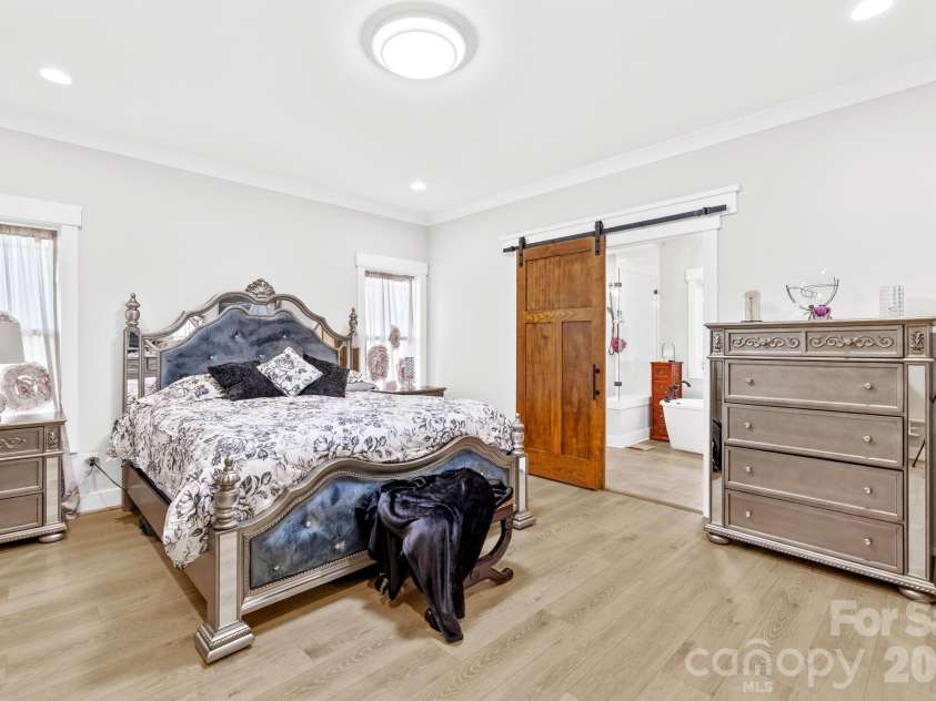 2983 Tavistock Lane, Lincolnton, NC 28092.  MLS# CAR4353084, YatesRealty ID 9644. Spacious Primary Bedroom