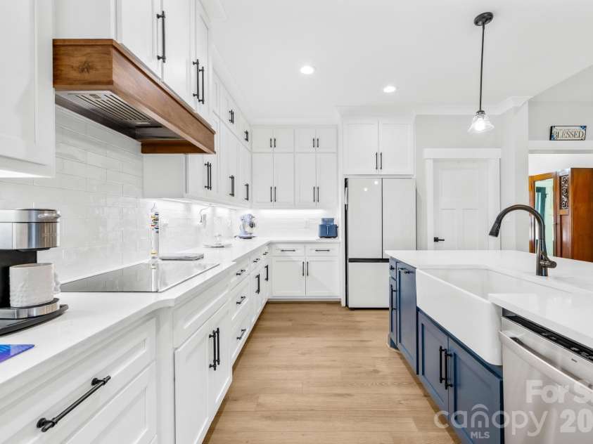 2983 Tavistock Lane, Lincolnton, NC 28092.  MLS# CAR4353084, YatesRealty ID 9644. Stacker Cabinets in Kitchen