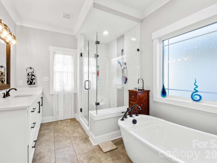 2983 Tavistock Lane, Lincolnton, NC 28092.  MLS# CAR4353084, YatesRealty ID 9644. Walk-in Shower