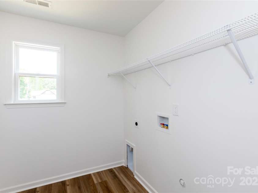 6223 Rockwell Boulevard, Charlotte, NC 28269.  MLS# CAR4247451, YatesRealty ID 9646. 