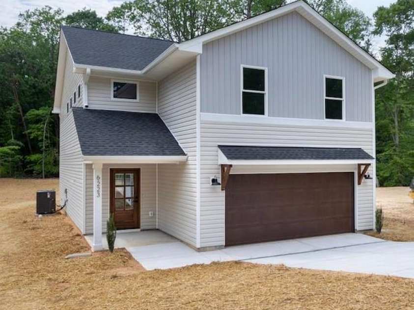 6223 Rockwell Boulevard, Charlotte, NC 28269.  MLS# CAR4247451, YatesRealty ID 9646. 