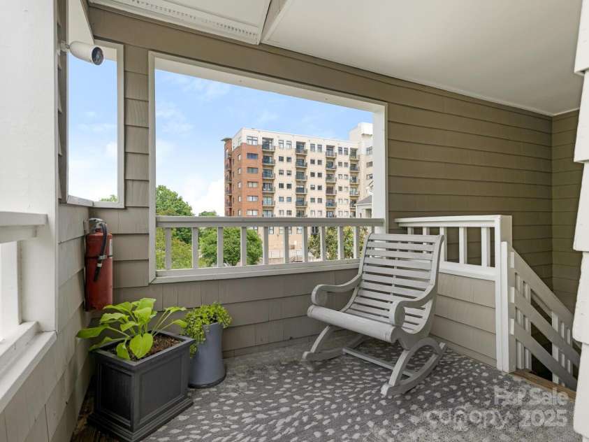 212 10th Street, Charlotte, NC 28202.  MLS# CAR4260172, YatesRealty ID 9647. Front entry landing