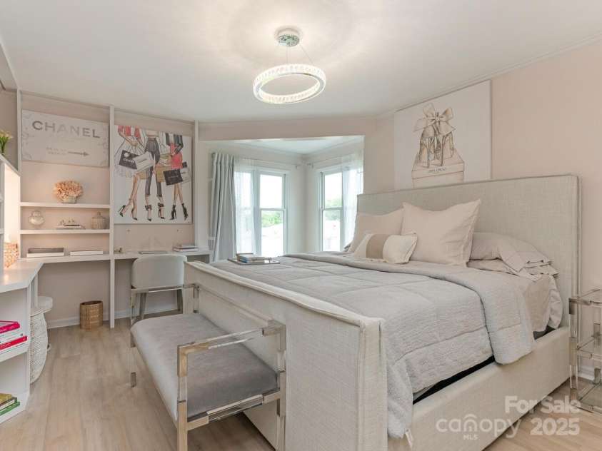 212 10th Street, Charlotte, NC 28202.  MLS# CAR4260172, YatesRealty ID 9647. Primary Bedroom