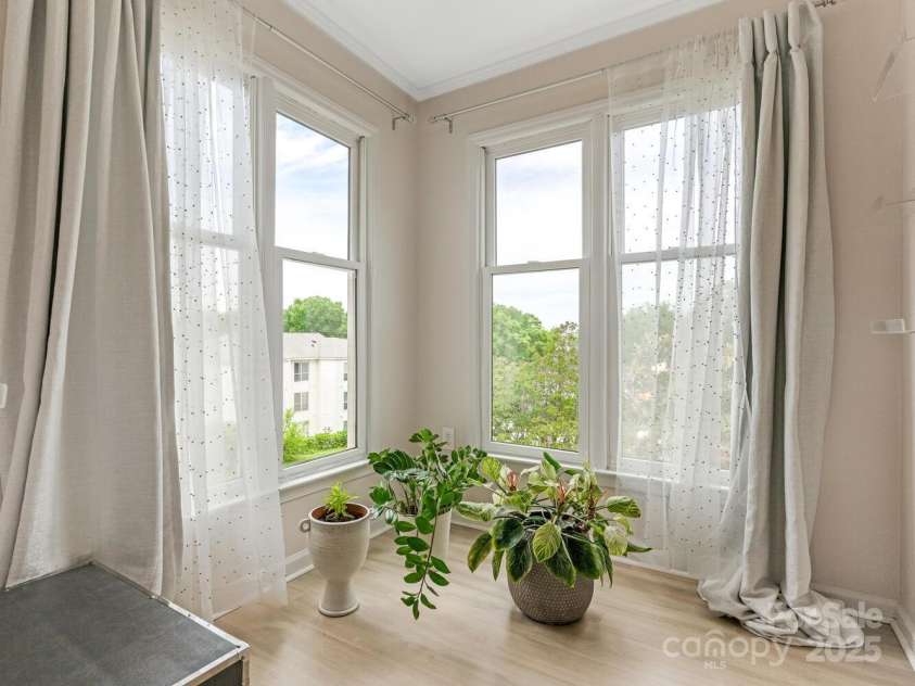 212 10th Street, Charlotte, NC 28202.  MLS# CAR4260172, YatesRealty ID 9647. Primary Bedroom window nook