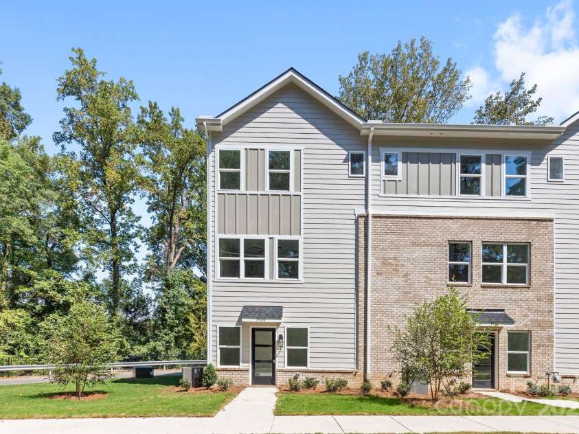 3960 Hager Drive, Charlotte, NC 28208.  MLS# CAR4305497, YatesRealty ID 965. 