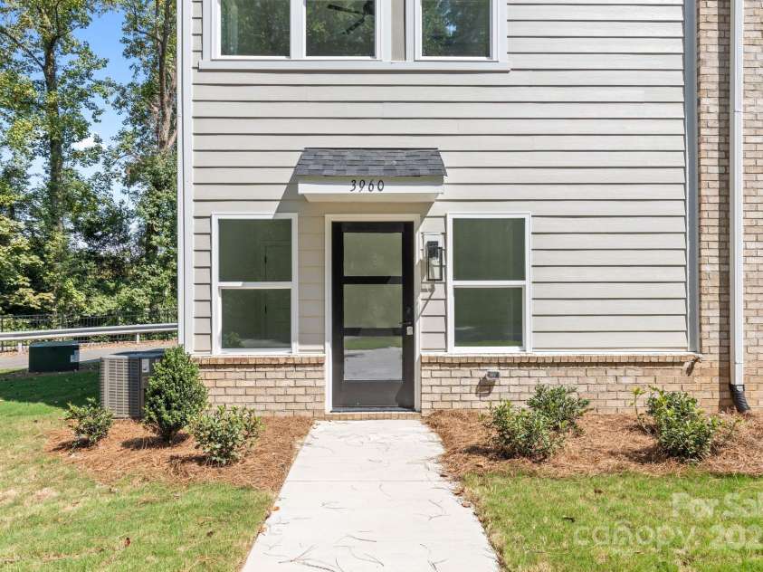 3960 Hager Drive, Charlotte, NC 28208.  MLS# CAR4305497, YatesRealty ID 965. 
