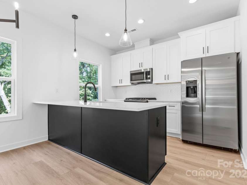 3960 Hager Drive, Charlotte, NC 28208.  MLS# CAR4305497, YatesRealty ID 965. 