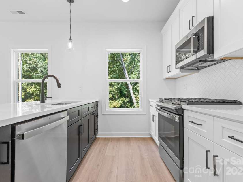 3960 Hager Drive, Charlotte, NC 28208.  MLS# CAR4305497, YatesRealty ID 965. 