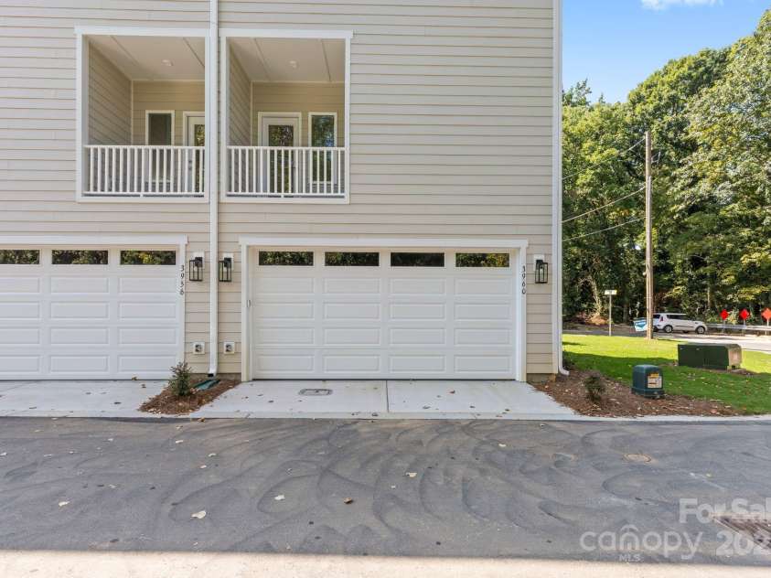 3960 Hager Drive, Charlotte, NC 28208.  MLS# CAR4305497, YatesRealty ID 965. 