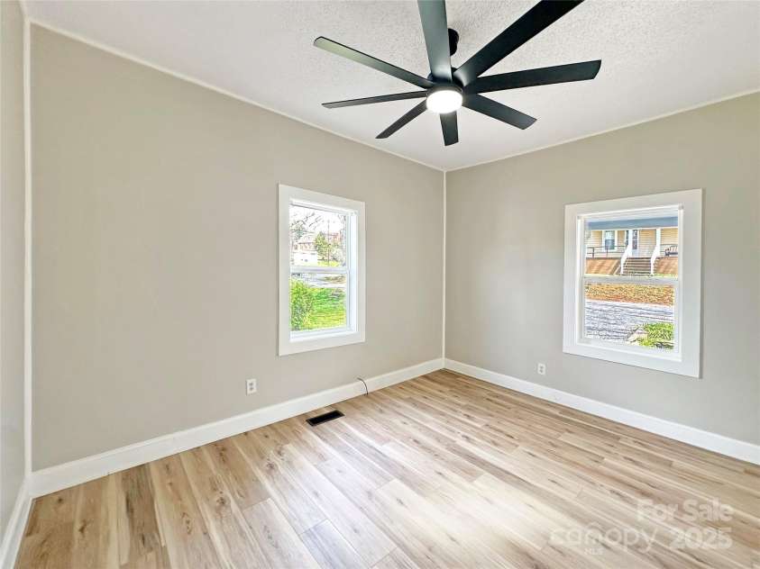 2210 22nd Avenue Court, Hickory, NC 28602.  MLS# CAR4242354, YatesRealty ID 9653. 