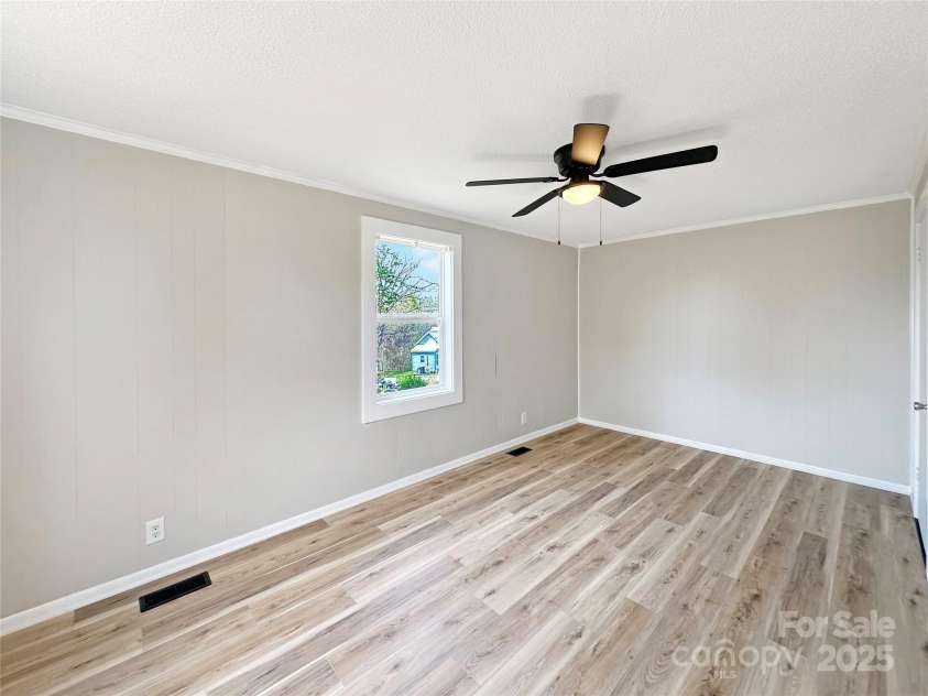 2210 22nd Avenue Court, Hickory, NC 28602.  MLS# CAR4242354, YatesRealty ID 9653. 
