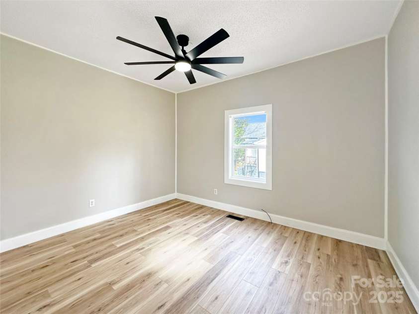 2210 22nd Avenue Court, Hickory, NC 28602.  MLS# CAR4242354, YatesRealty ID 9653. 