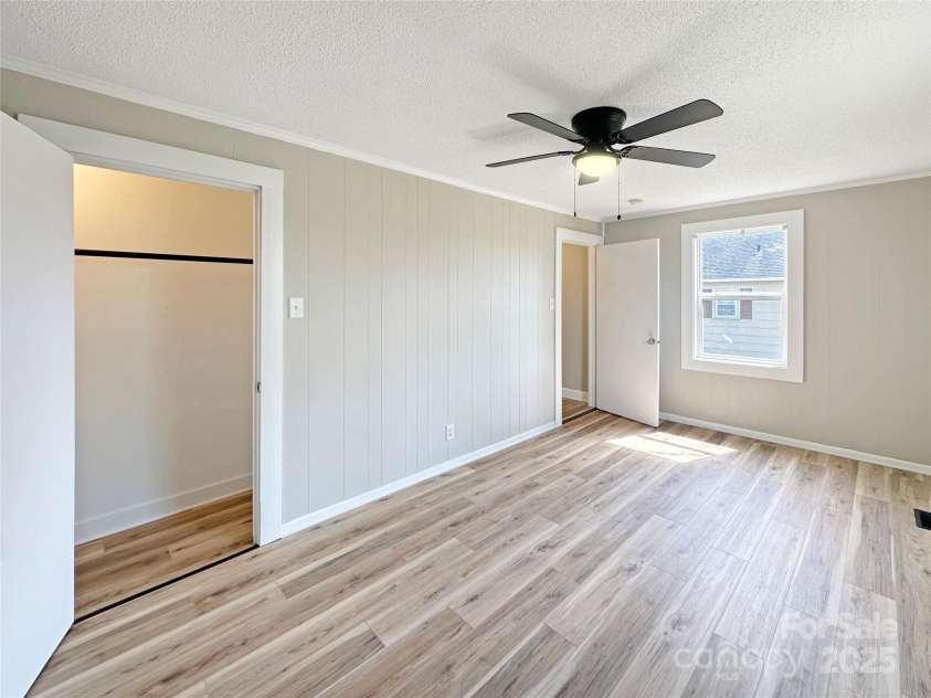 2210 22nd Avenue Court, Hickory, NC 28602.  MLS# CAR4242354, YatesRealty ID 9653. Bedroom