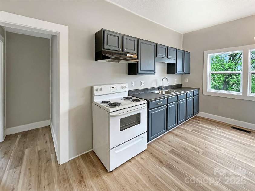 2210 22nd Avenue Court, Hickory, NC 28602.  MLS# CAR4242354, YatesRealty ID 9653. Kitchen