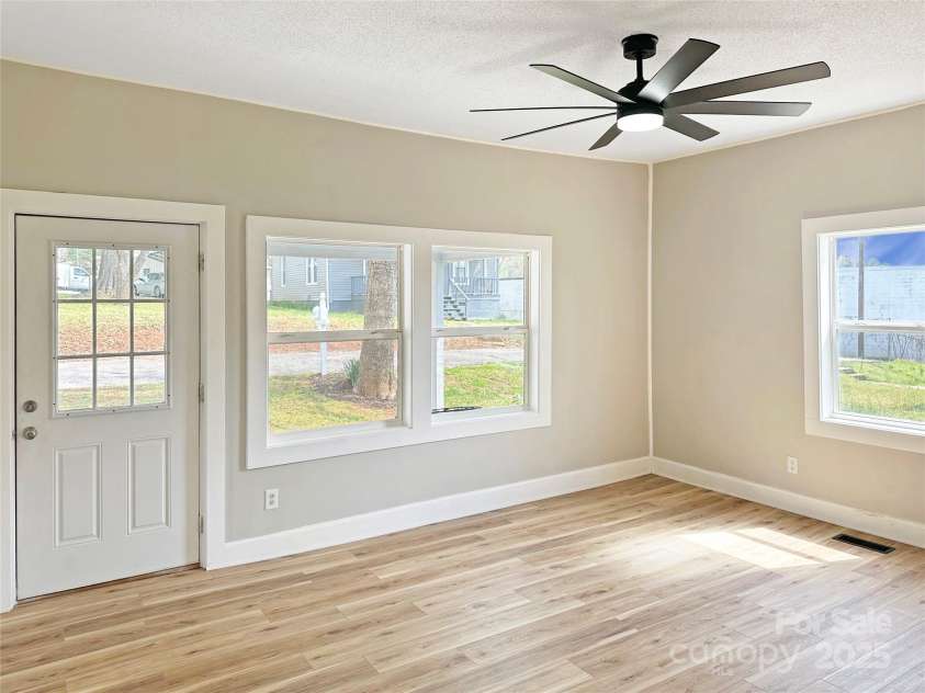 2210 22nd Avenue Court, Hickory, NC 28602.  MLS# CAR4242354, YatesRealty ID 9653. Living Room