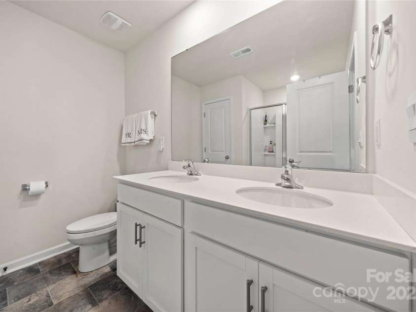 9706 Tea Garden Drive, Gastonia, NC 28056.  MLS# CAR4236017, YatesRealty ID 9657. Primary bath