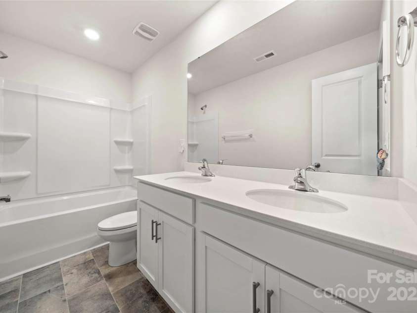 9706 Tea Garden Drive, Gastonia, NC 28056.  MLS# CAR4236017, YatesRealty ID 9657. Second full bath