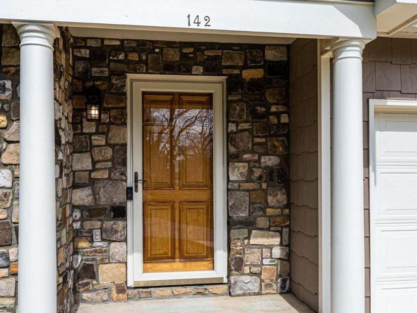 142 39th Avenue Court, Hickory, NC 28601.  MLS# CAR4360698, YatesRealty ID 9658. 