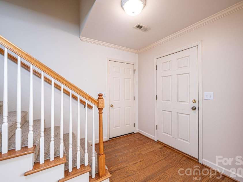 142 39th Avenue Court, Hickory, NC 28601.  MLS# CAR4360698, YatesRealty ID 9658. 