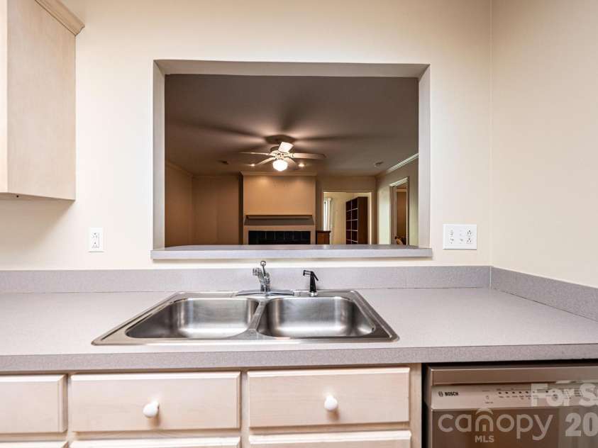 142 39th Avenue Court, Hickory, NC 28601.  MLS# CAR4360698, YatesRealty ID 9658. 