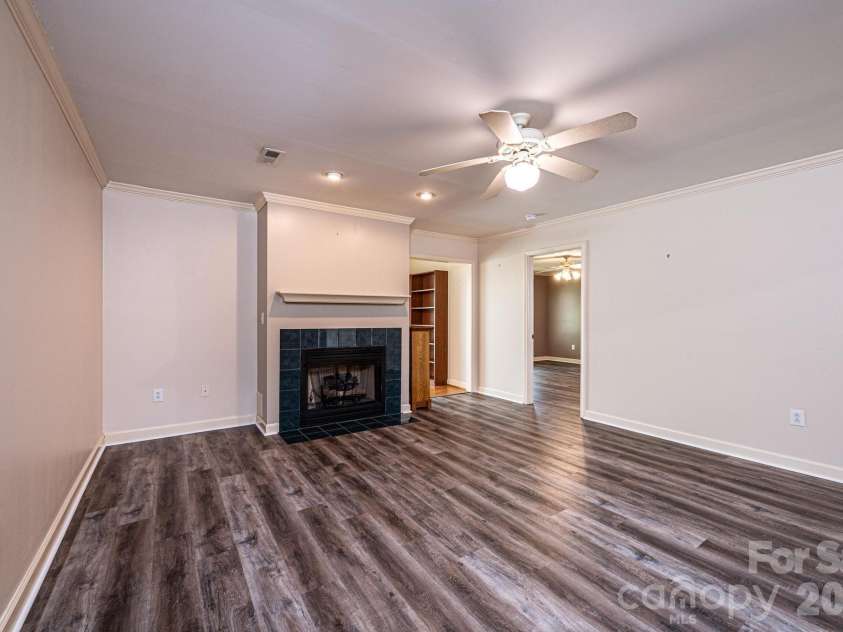 142 39th Avenue Court, Hickory, NC 28601.  MLS# CAR4360698, YatesRealty ID 9658. 