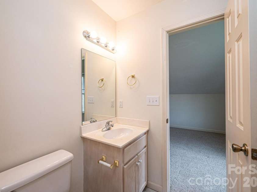 142 39th Avenue Court, Hickory, NC 28601.  MLS# CAR4360698, YatesRealty ID 9658. 