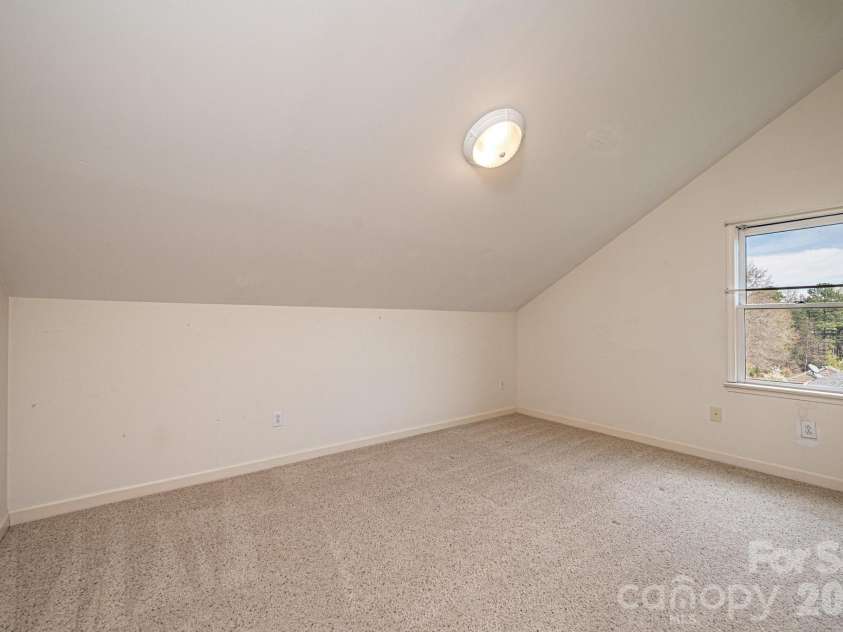 142 39th Avenue Court, Hickory, NC 28601.  MLS# CAR4360698, YatesRealty ID 9658. 