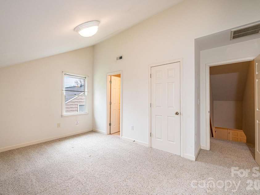 142 39th Avenue Court, Hickory, NC 28601.  MLS# CAR4360698, YatesRealty ID 9658. 