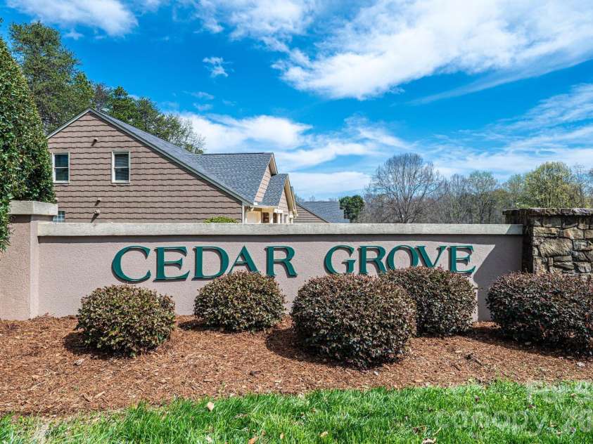 142 39th Avenue Court, Hickory, NC 28601.  MLS# CAR4360698, YatesRealty ID 9658. 
