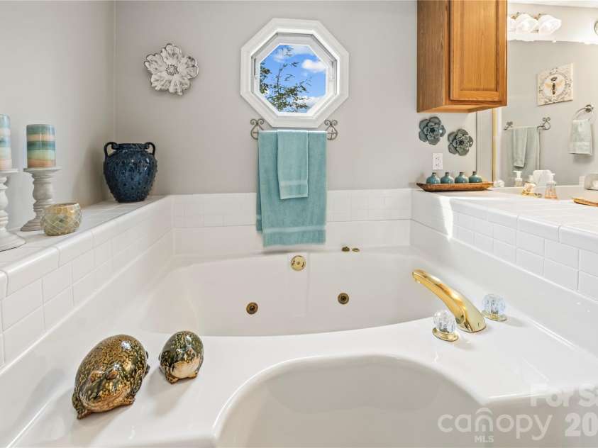 112 Bridlewood Trail, Mills River, NC 28759.  MLS# CAR4351397, YatesRealty ID 9659. 
