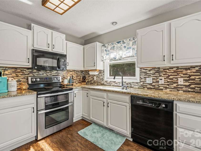 112 Bridlewood Trail, Mills River, NC 28759.  MLS# CAR4351397, YatesRealty ID 9659. 