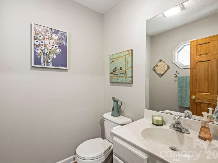 112 Bridlewood Trail, Mills River, NC 28759.  MLS# CAR4351397, YatesRealty ID 9659. Powder bath on main level