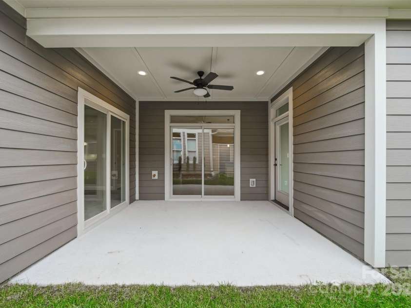 831B Wynnshire Drive, Hickory, NC 28601.  MLS# CAR4328734, YatesRealty ID 966. 