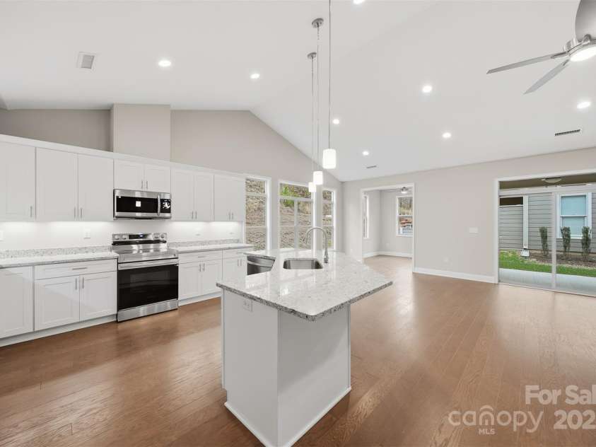 831B Wynnshire Drive, Hickory, NC 28601.  MLS# CAR4328734, YatesRealty ID 966. 