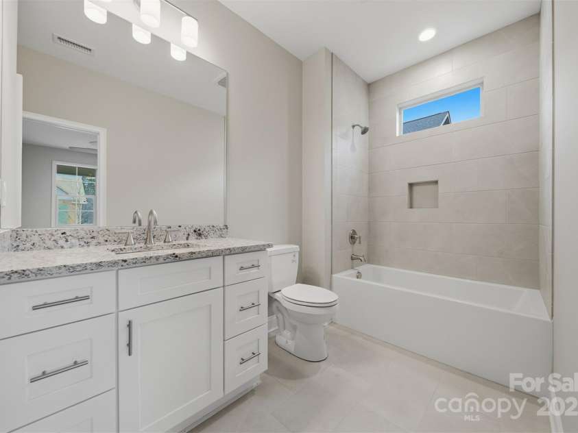 831B Wynnshire Drive, Hickory, NC 28601.  MLS# CAR4328734, YatesRealty ID 966. 