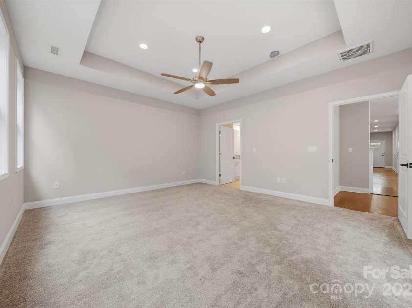 831B Wynnshire Drive, Hickory, NC 28601.  MLS# CAR4328734, YatesRealty ID 966. 