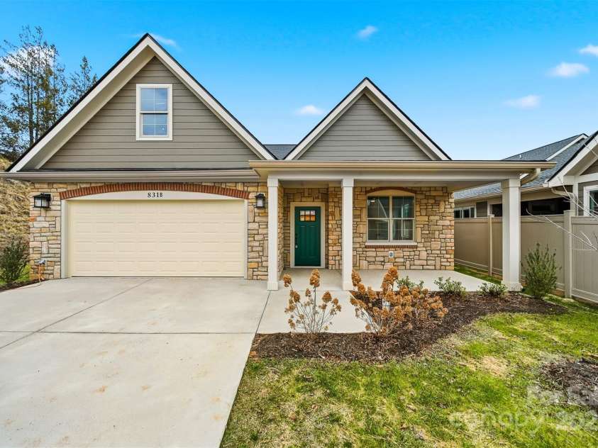 831B Wynnshire Drive, Hickory, NC 28601.  MLS# CAR4328734, YatesRealty ID 966. 