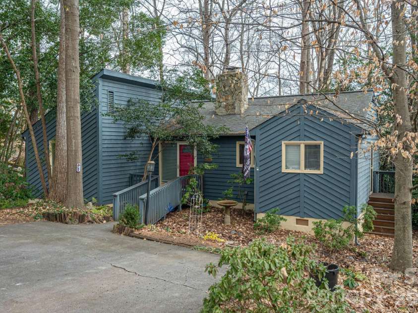 2805 Patio Lane, Gastonia, NC 28056.  MLS# CAR4346404, YatesRealty ID 9660. 