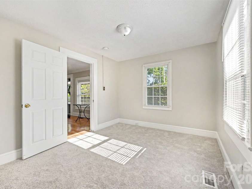 1309 Dearborn Avenue, Charlotte, NC 28206.  MLS# CAR4402630, YatesRealty ID 9661. 