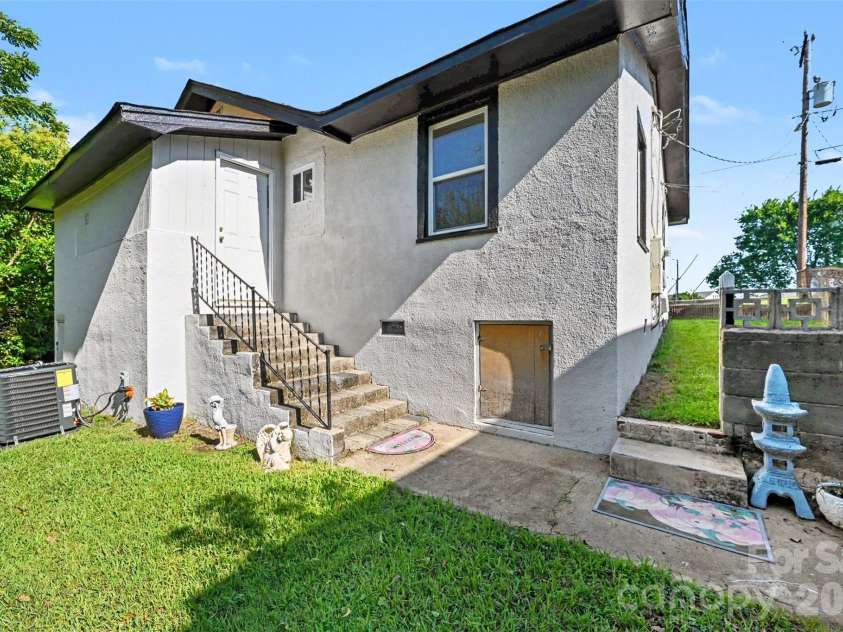 1309 Dearborn Avenue, Charlotte, NC 28206.  MLS# CAR4402630, YatesRealty ID 9661. 