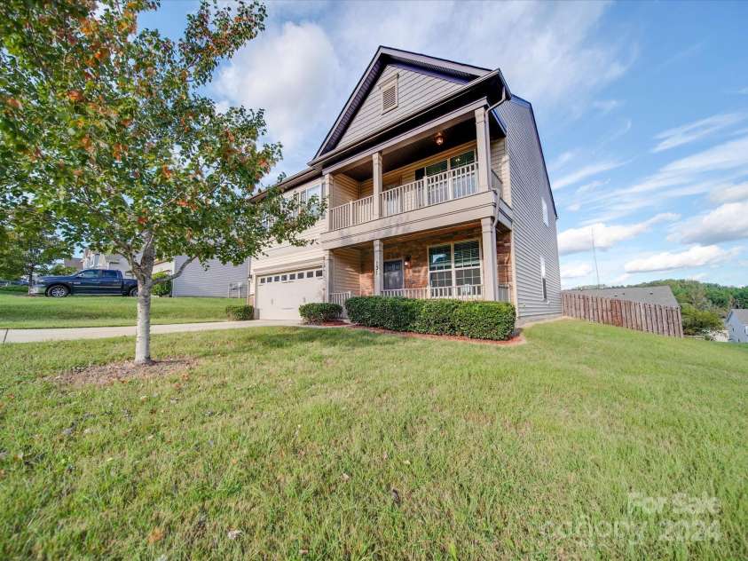 131 Renville Place, Mooresville, NC 28115.  MLS# CAR4189884, YatesRealty ID 9662. 