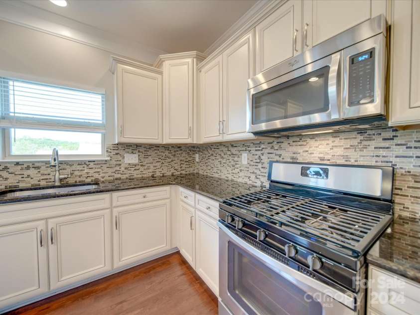 131 Renville Place, Mooresville, NC 28115.  MLS# CAR4189884, YatesRealty ID 9662. 