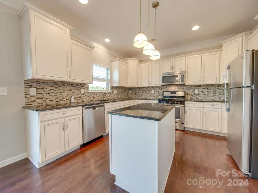 131 Renville Place, Mooresville, NC 28115.  MLS# CAR4189884, YatesRealty ID 9662. 