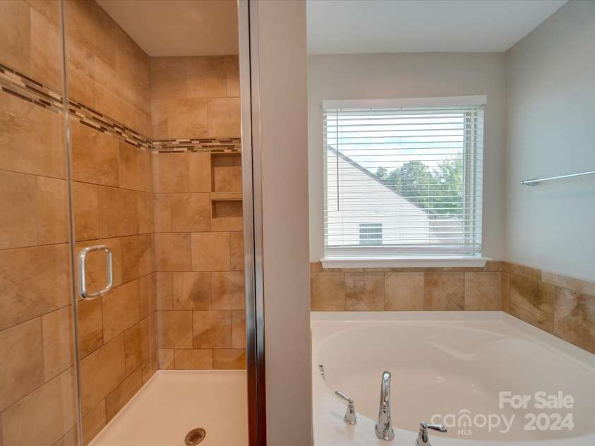 131 Renville Place, Mooresville, NC 28115.  MLS# CAR4189884, YatesRealty ID 9662. 