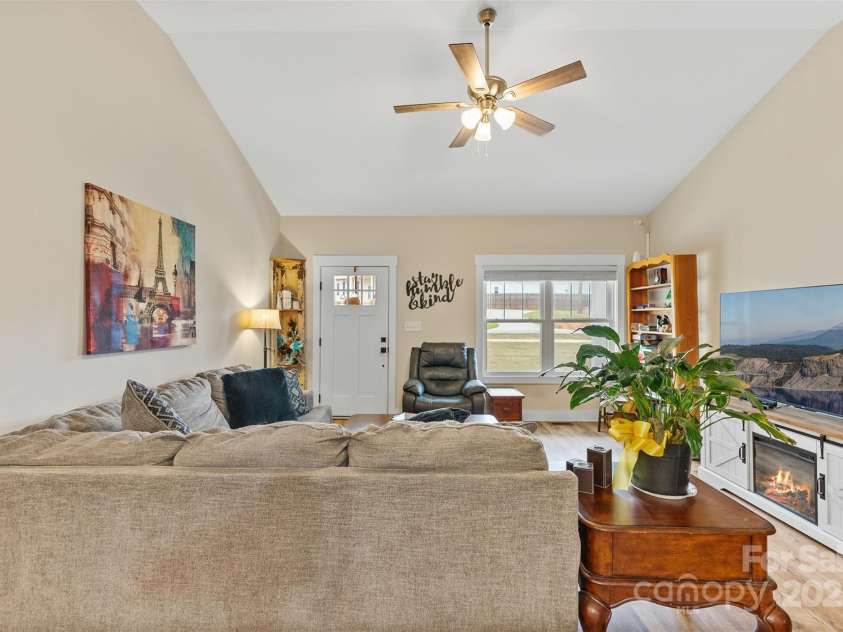1706 Ivey Court, Maiden, NC 28650.  MLS# CAR4238966, YatesRealty ID 9663. 
