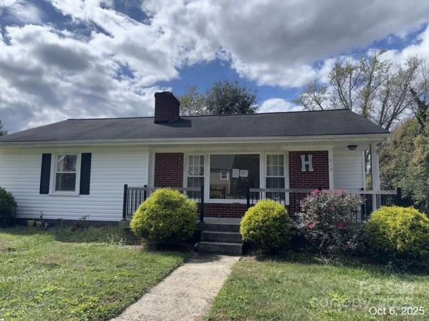 713 Circle Drive, Lenoir, NC 28645.  MLS# CAR4314281, YatesRealty ID 9663. 