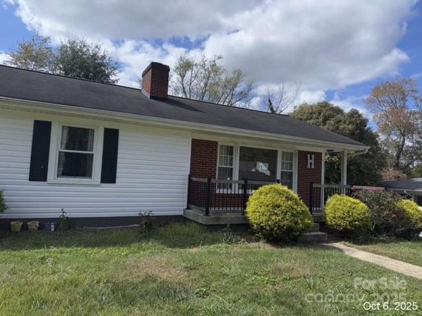713 Circle Drive, Lenoir, NC 28645.  MLS# CAR4314281, YatesRealty ID 9663. 